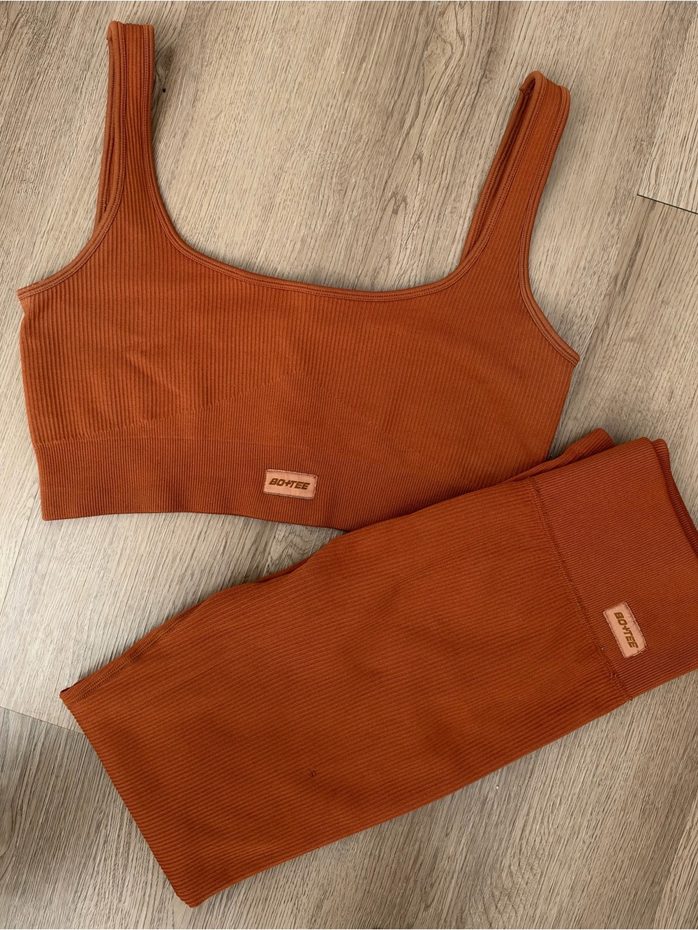 Bo+Tee Burnt Orange Ribbed Seamless Set. Women’s Size Large